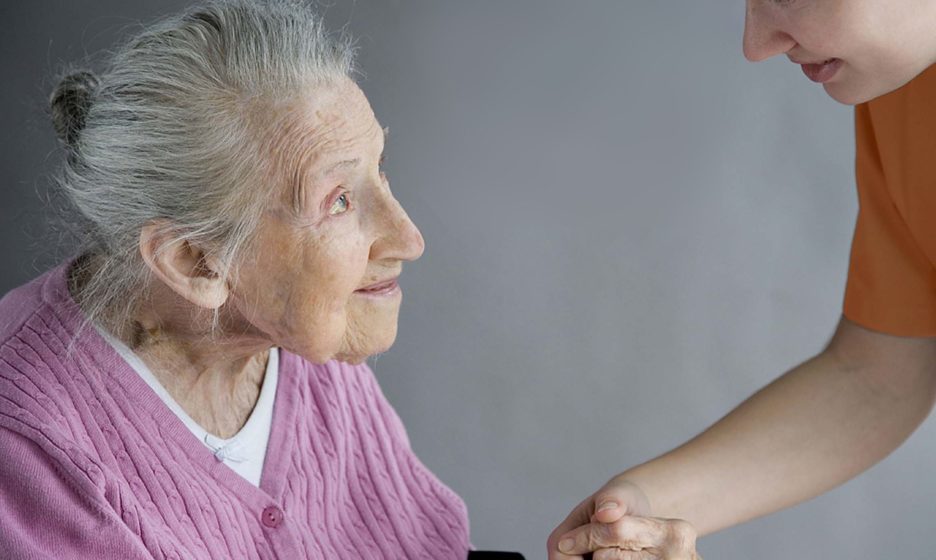 Симптомы и лечение деменции у пожилых людей и особенности ухода в пансионатах